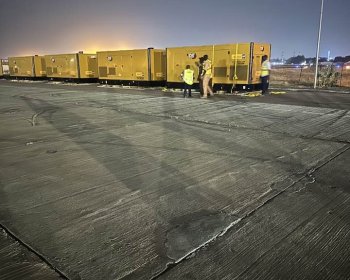 Travaux d'installation des pylônes haute tension